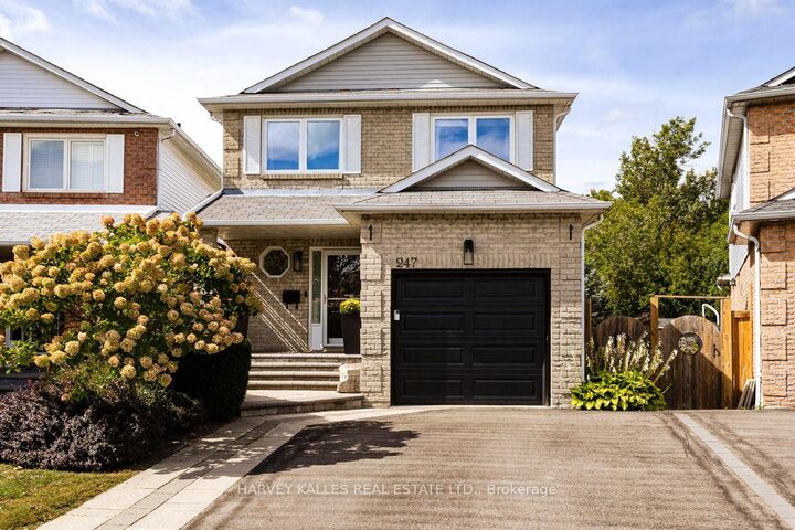 Photo de la propriété: 247 Overbank Drive ON L1J 7X1