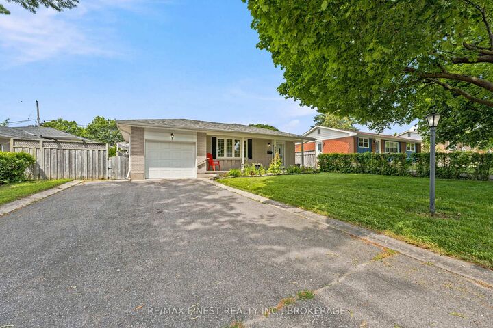 Photo de la propriété: 746 Laidlaw Crescent ON K7M 5M5