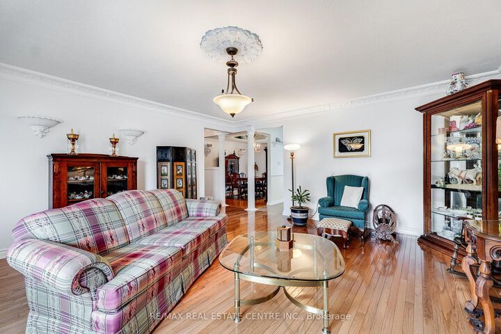 Property Photo:  2 Swallow Place  ON N0P 1A0 