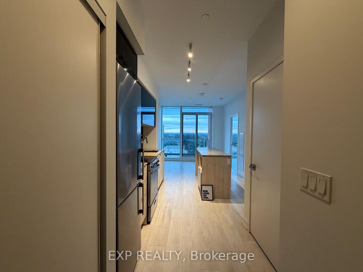 Property Photo:  31 Tippett Road 1605  ON M3H 0C8 