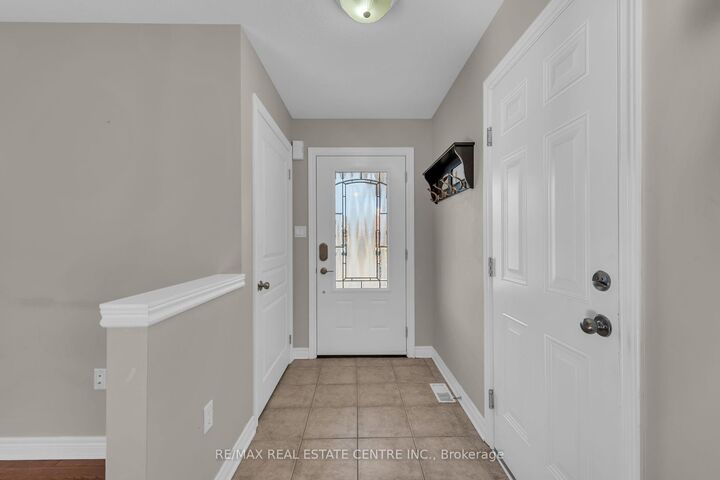Photo de la propriété:  143 Anastasia Boulevard  ON L0R 2A0 