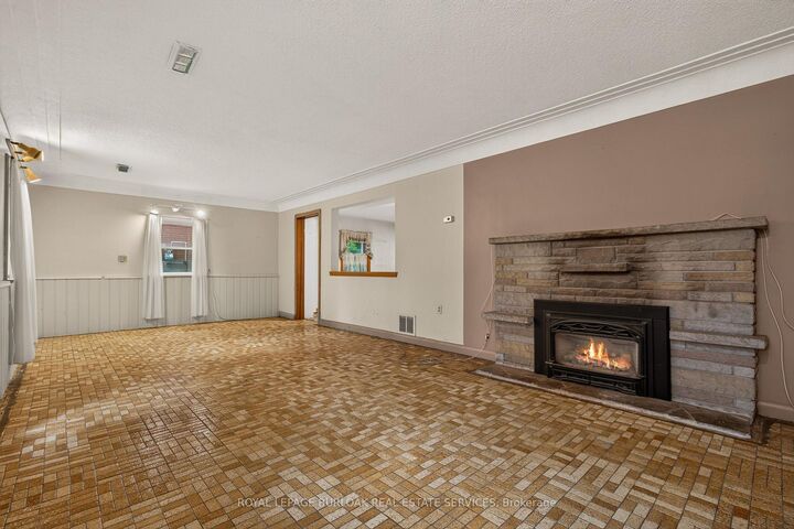 Property Photo:  539 Enfield Road  ON L7T 2X5 