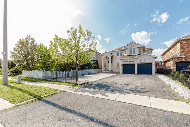 Photo de la propriété: 955 Bristol Road W ON L5V 2N9
