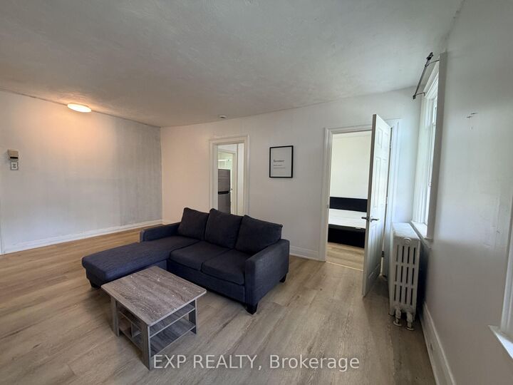 Photo de la propriété:  102 Greensides Avenue 8  ON M6C 1B9 