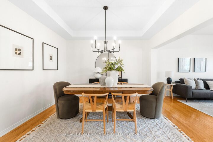Property Photo:  4773 Yorkshire Avenue  ON L4Z 4H2 