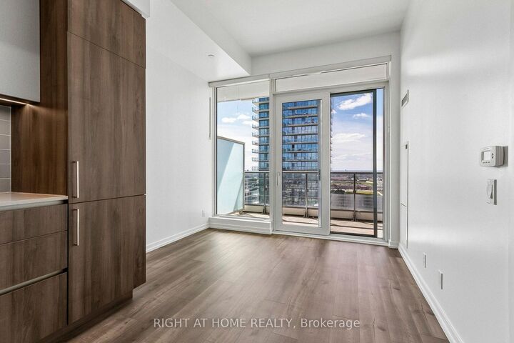 Property Photo:  7890 Jane Street 1705  ON L4K 0K9 