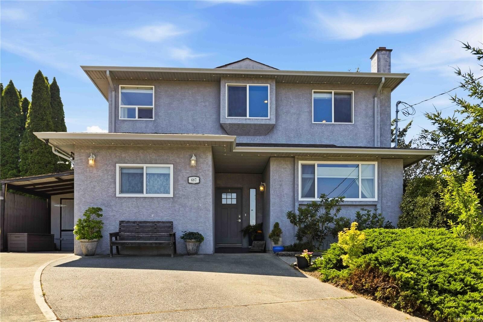 Property Photo: 687 Daymeer Pl BC V9B 5M4