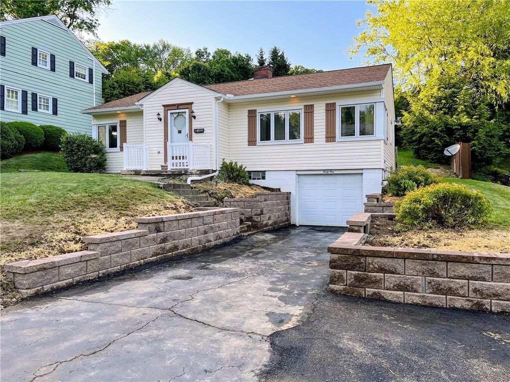 Property Photo:  41 Northmont St  PA 15601 