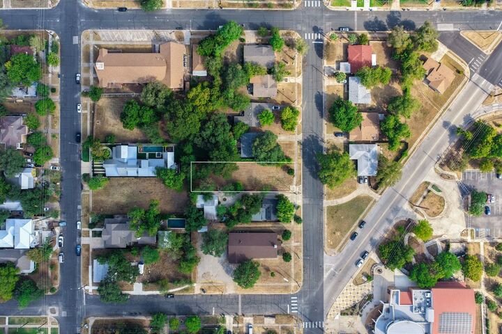 Property Photo:  1172 Angelina Street  TX 78702 