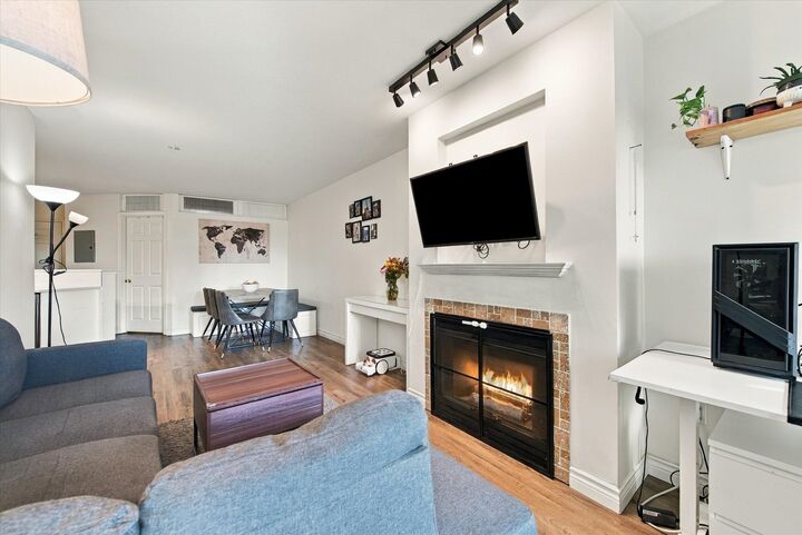Property Photo:  760 Kingsway 323  BC V5V 3C1 