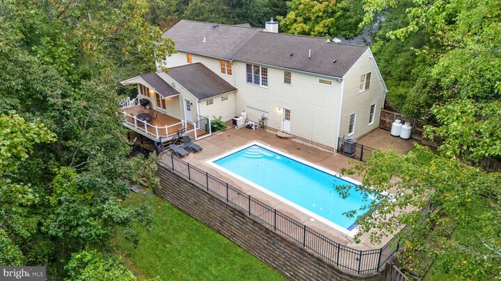 Property Photo:  7154 Chesterfield Drive  VA 20187 