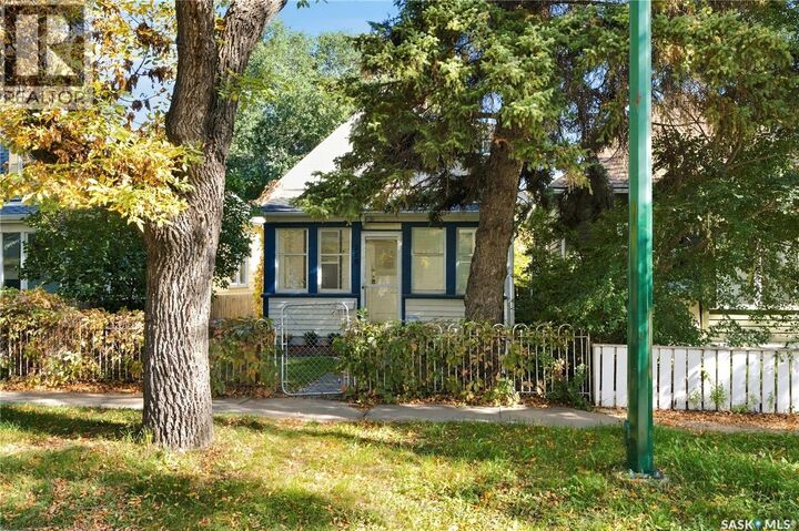 Property Photo:  218 G Avenue N  SK S7L 1Z1 