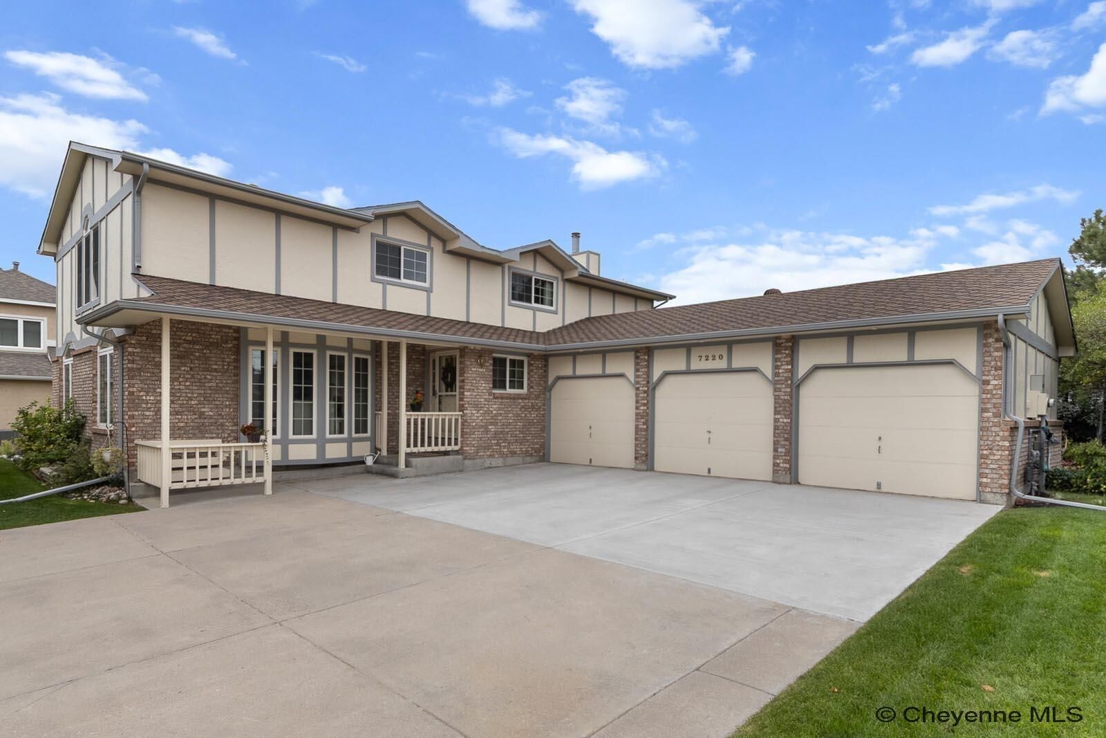 Property Photo: 7220 Bridle Dr WY 82009