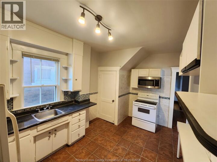 Property Photo:  343 Randolph Avenue Room 1  ON N9B 2T4 
