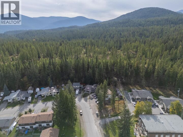 Property Photo: 281 Kimbrook Crescent BC V1A 3B1