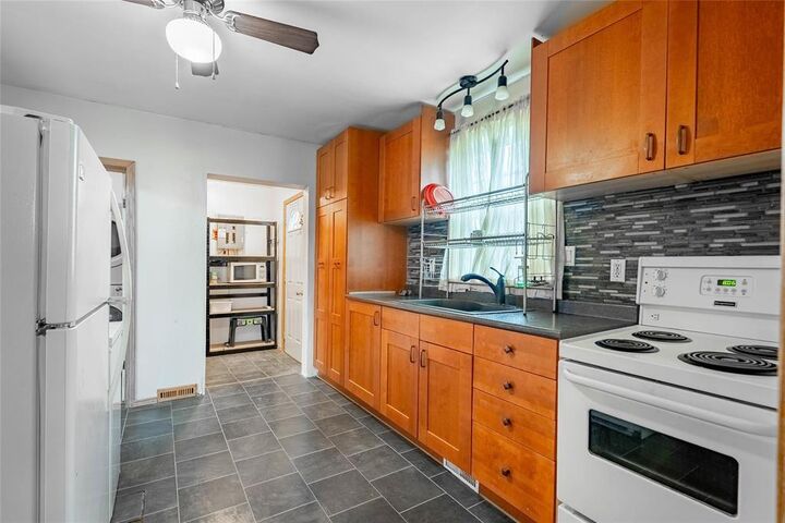 Photo de la propriété:  1421 Pacific Avenue West  MB R3E 1H1 