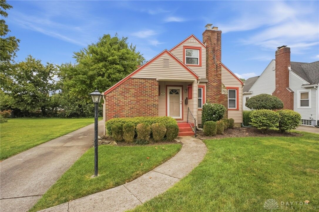Property Photo: 1034 Croyden Drive OH 45420