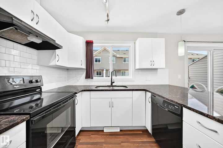 Property Photo:  7289 South Terwillegar NW 39  AB T6R 0N5 