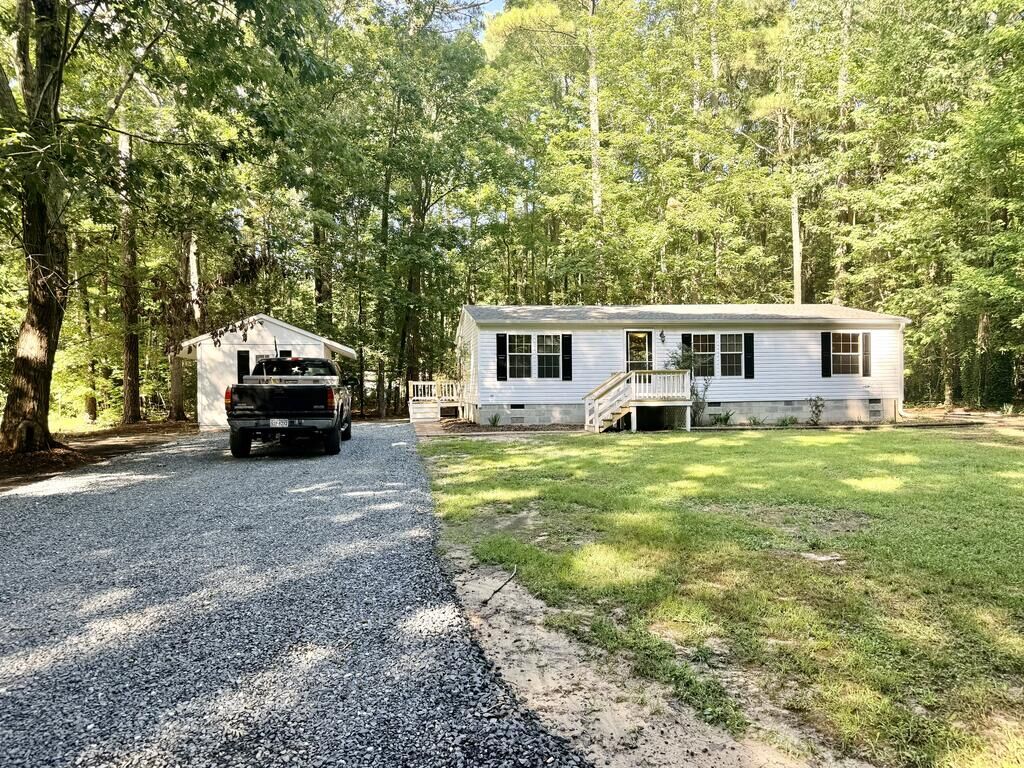 Property Photo:  19501 Pefley Dr  VA 23420 