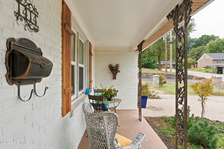 Property Photo:  1414 South Dr  KY 40065 