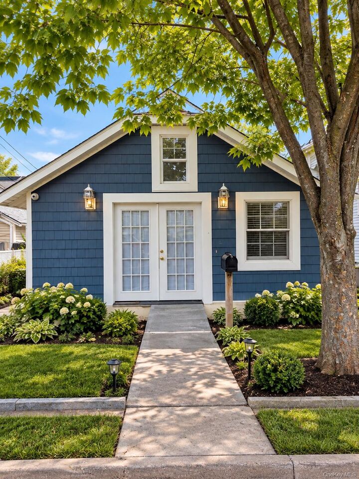 Property Photo:  72 Poplar Avenue 72  NY 10465 