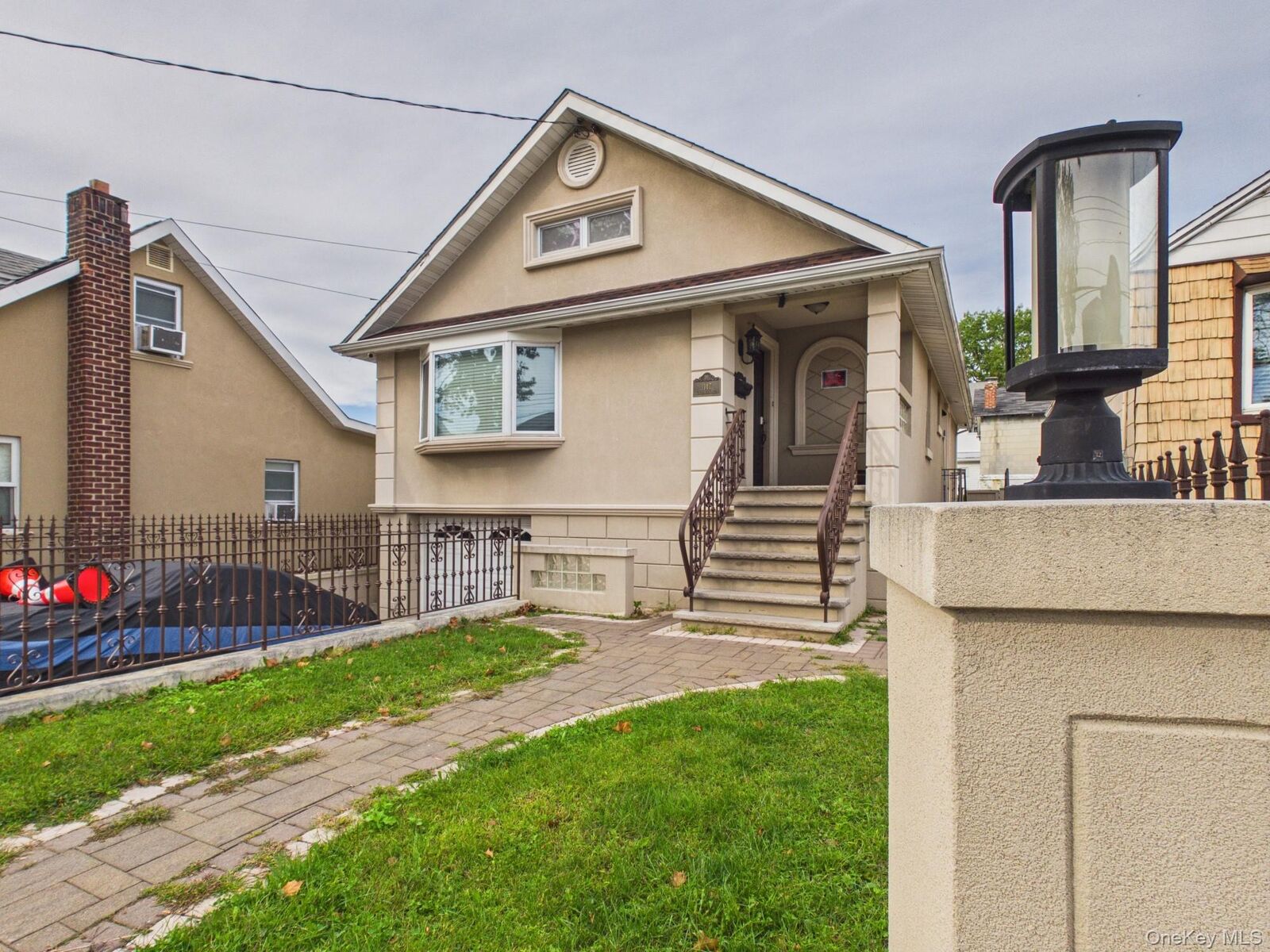 Property Photo:  3147 Waterbury Avenue  NY 10465 