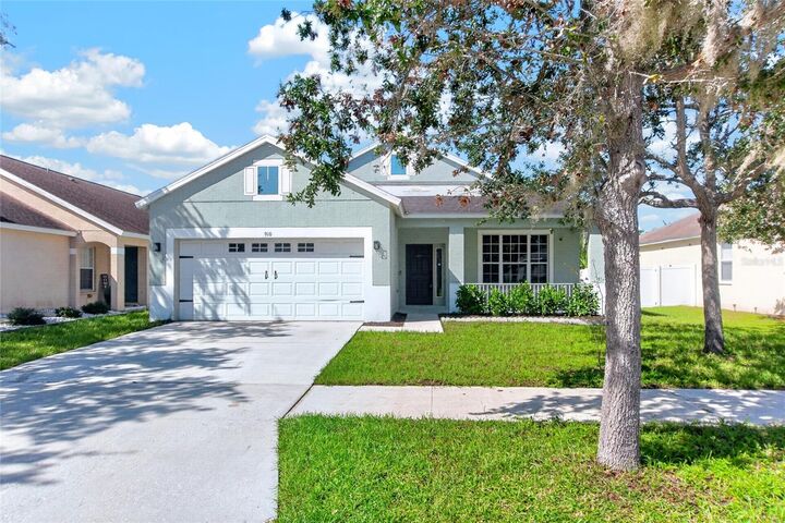 Property Photo: 910 15th Street NE FL 33570