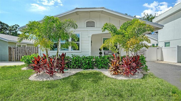 Property Photo: 2546 Loma Linda Street FL 34239