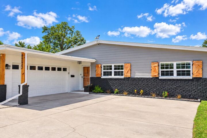 Property Photo:  4223 Narvarez Way S  FL 33712 