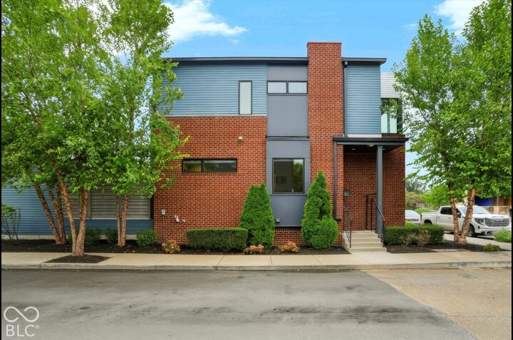 Property Photo: 1119 E 10th Street IN 46202