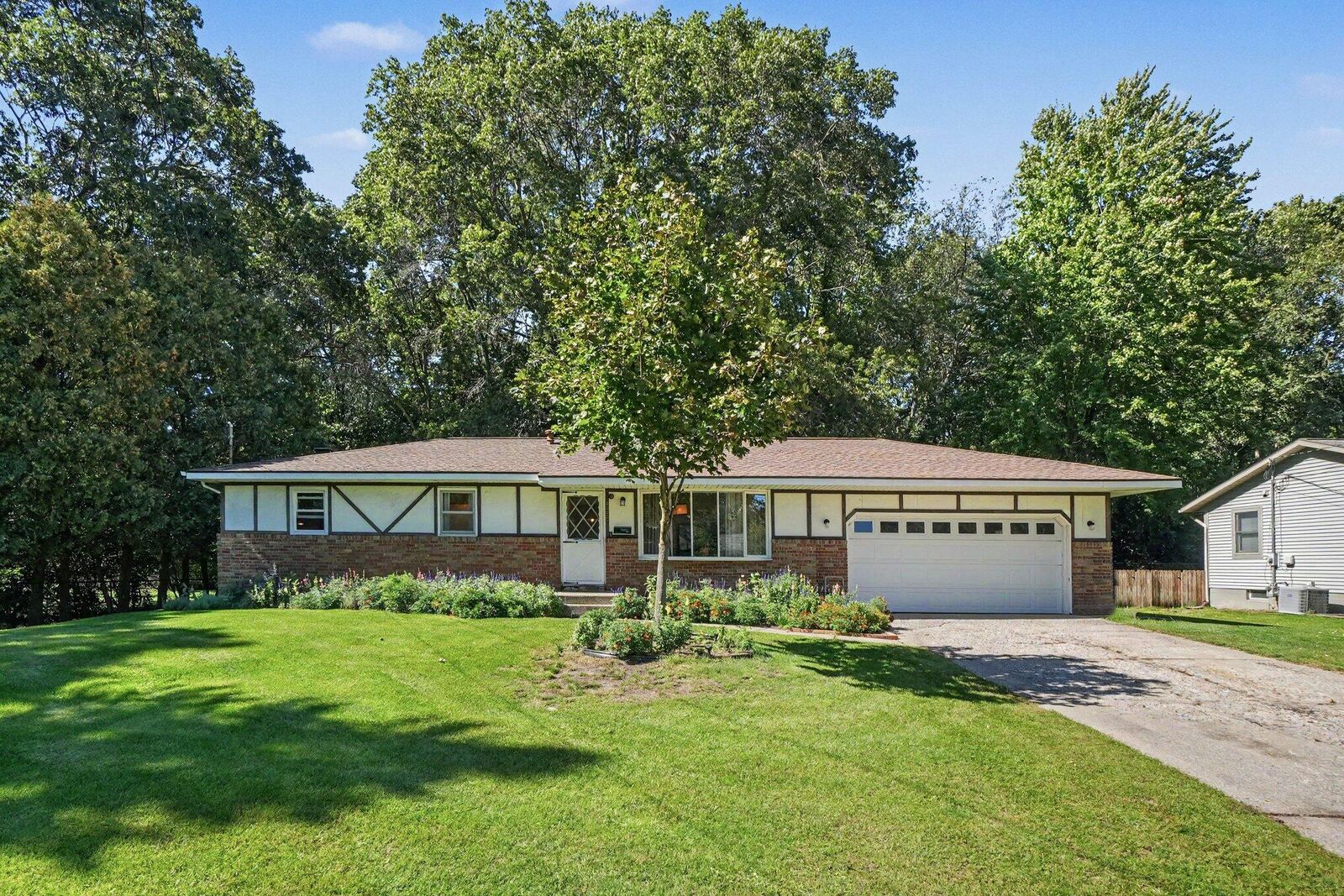Property Photo: 4699 Susan Street MI 49441