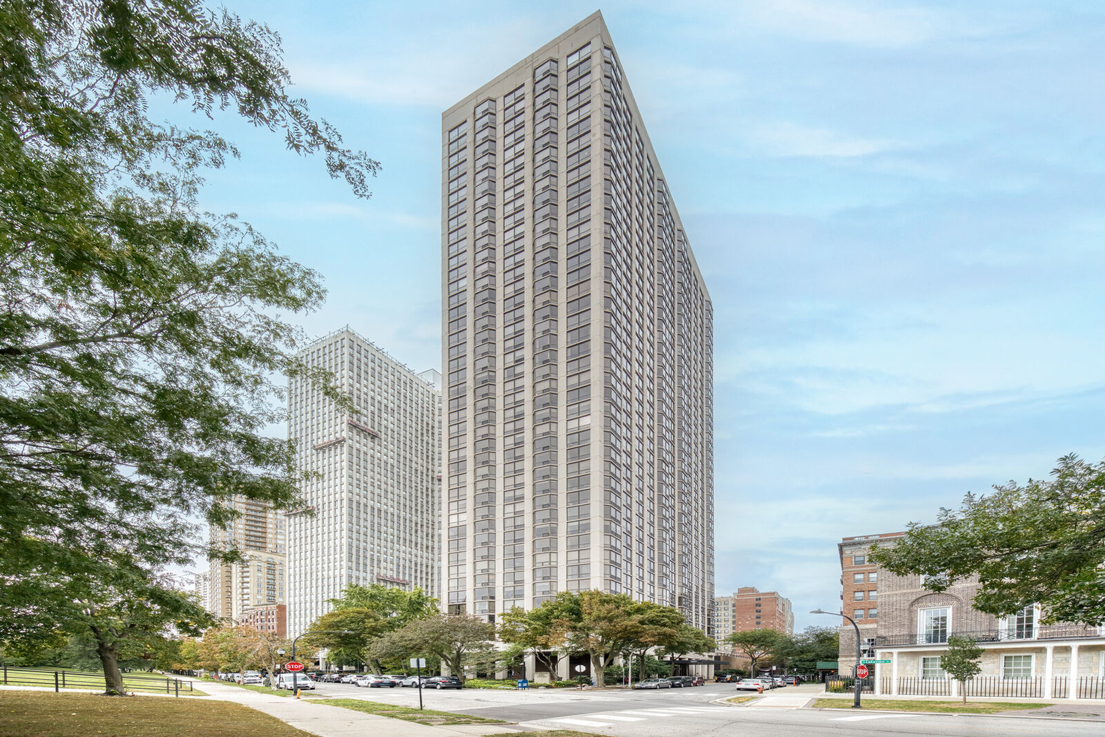 Property Photo:  2650 N Lakeview Avenue 1201  IL 60614 
