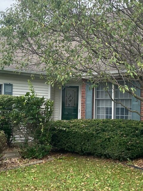 Property Photo:  2 Lone Oak Court  IL 61705 