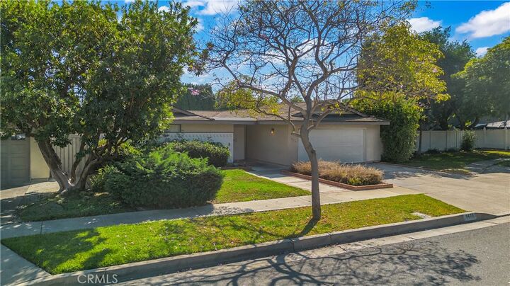 Property Photo:  1414 E 18th  CA 92705 