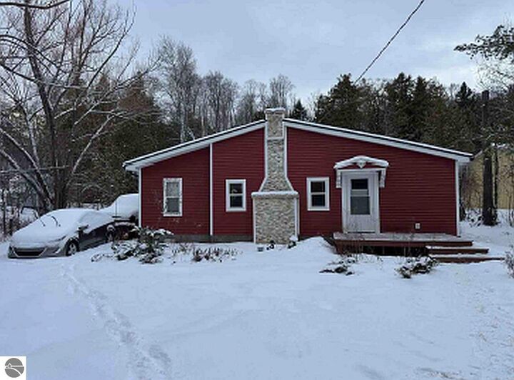 Property Photo:  9880 Perrins Landing Drive  MI 49684 