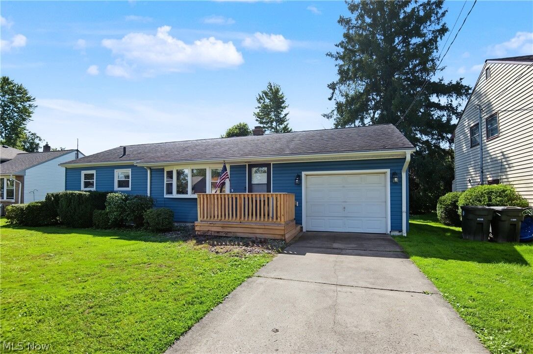 Property Photo:  4066 Jeanette Drive SE  OH 44484 