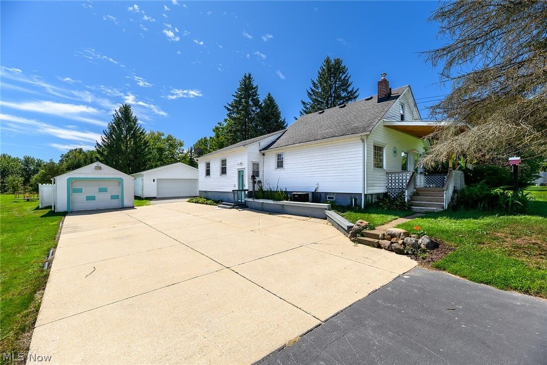 Property Photo:  852 Eastwood Avenue  OH 44278 