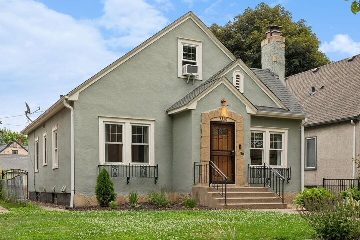 Property Photo:  3350 Xerxes Avenue North  MN 55412 