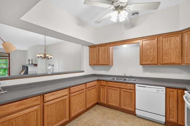 Property Photo:  1101 Barclay Street 1101  MN 55106 
