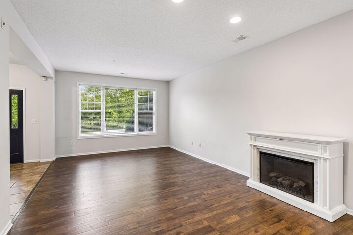 Property Photo: 6090 W 16th Street 913 MN 55416