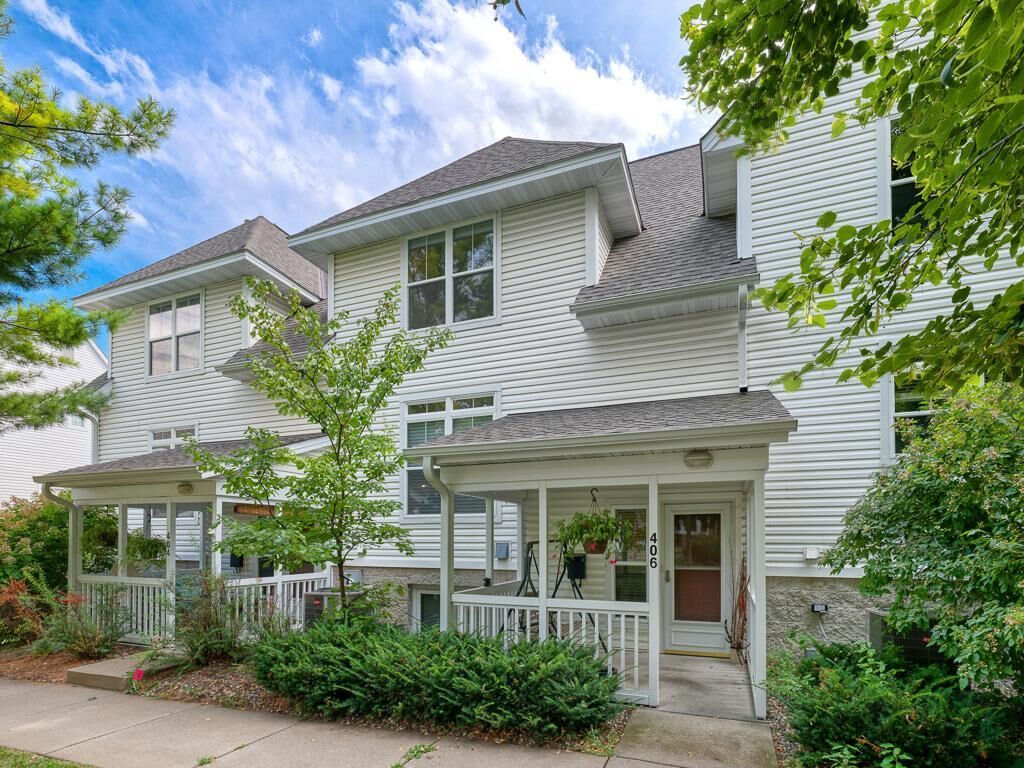 Property Photo:  406 Duke Street  MN 55102 