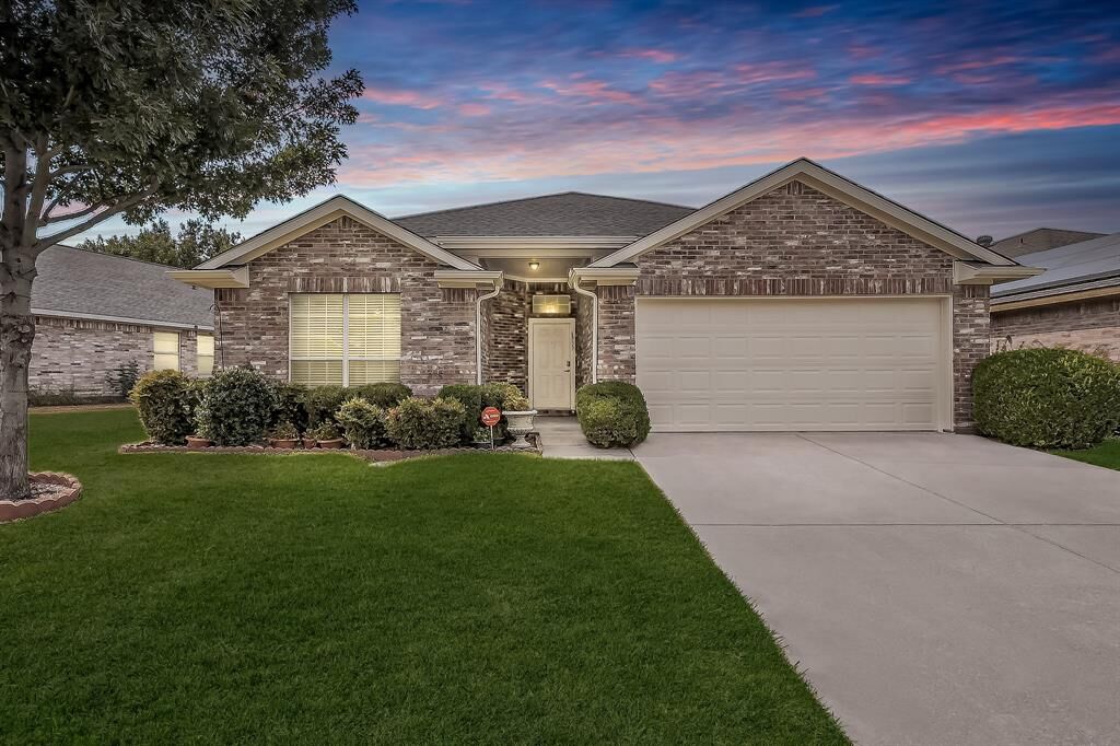 Property Photo: 6833 Bluff View Drive TX 76137