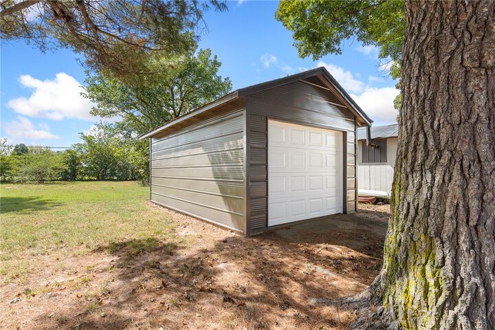 Property Photo:  18 Sue Street  AR 72685 