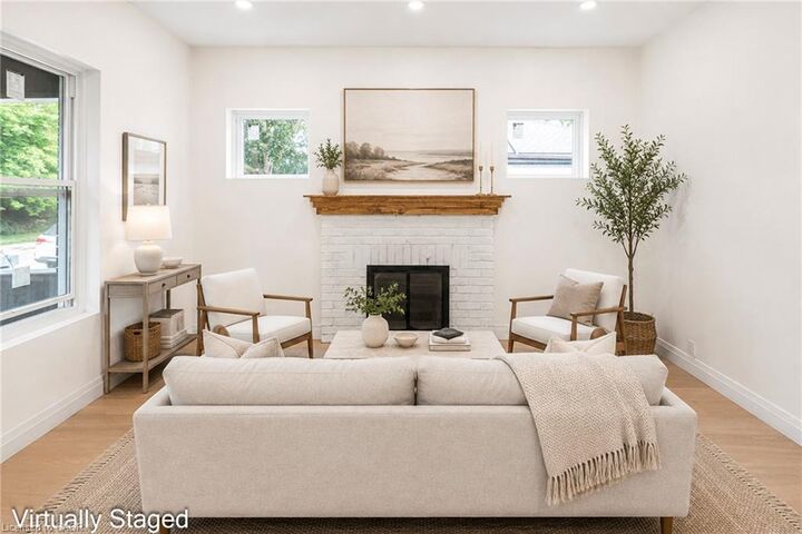 Property Photo:  203 Brock Street  ON N3S 5W8 