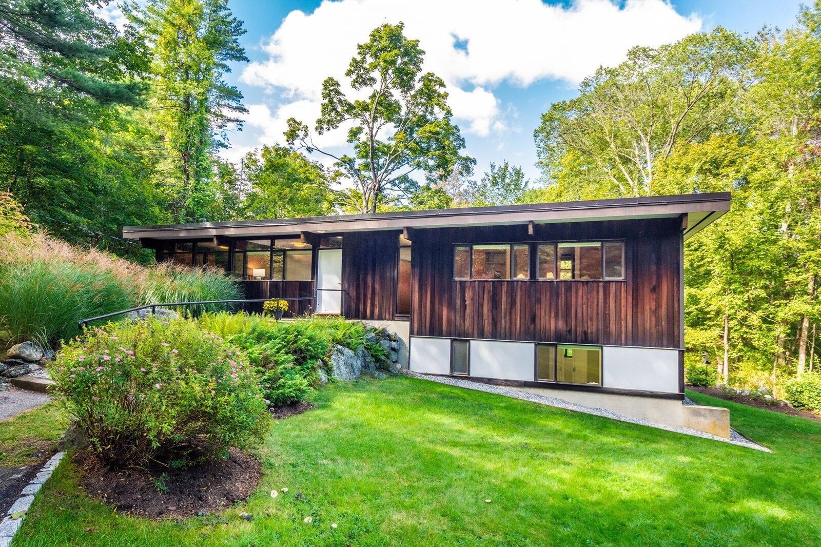 Property Photo:  7 Old Conant Rd  MA 01773 