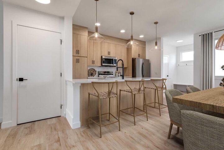 Property Photo:  811 Sora Boulevard SE  AB T3S 0M7 