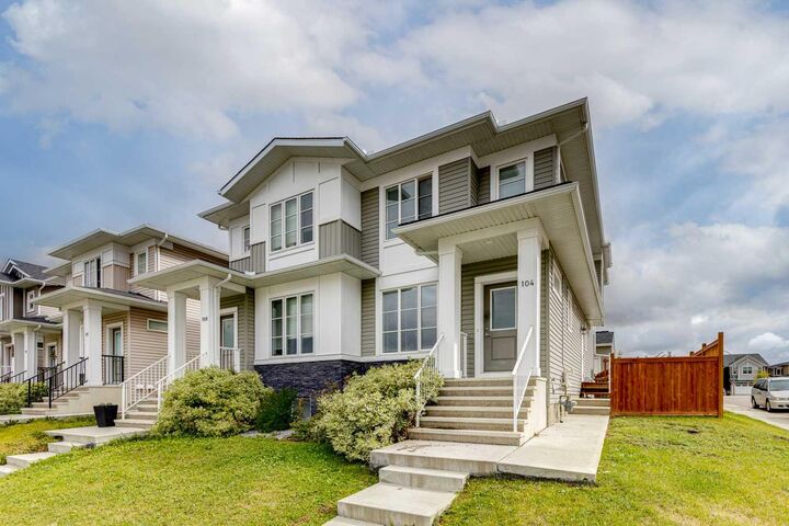 Property Photo:  104 Corner Meadows Gate NE  AB T3N 1J7 