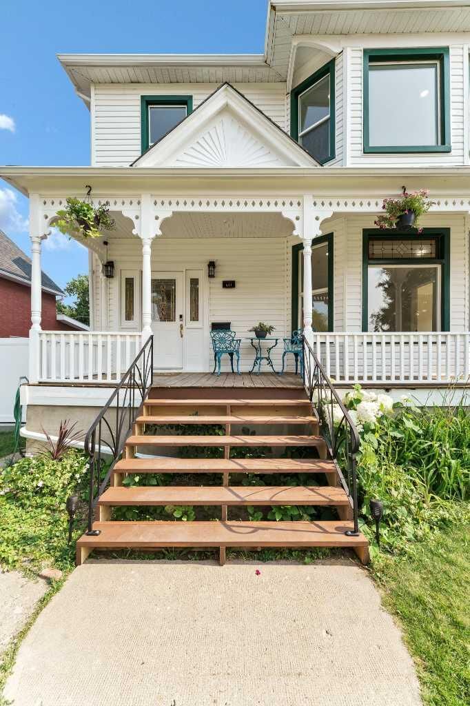 Property Photo:  421 Aberdeen Street SE  AB T1A 0R4 