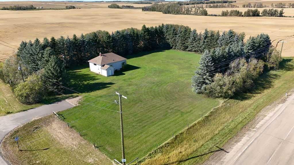 Property Photo:  24302 Township Road 40-0  AB T4C 0Y0 