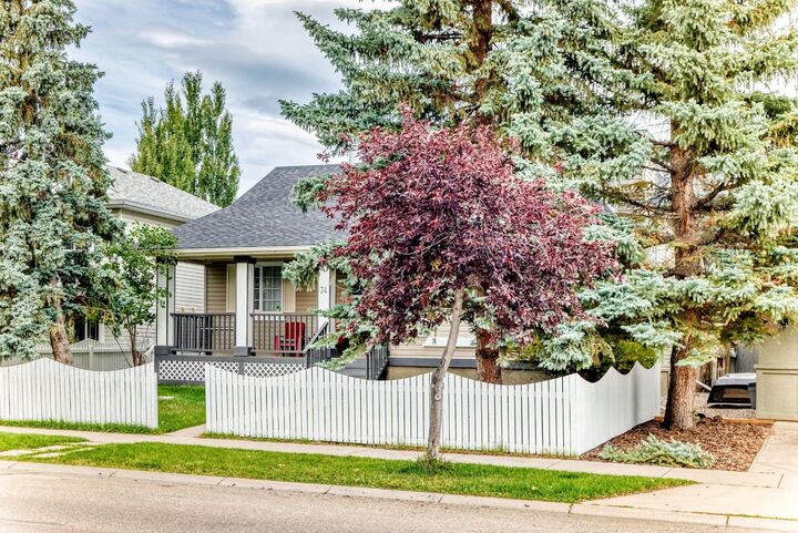 Property Photo:  74 Cimarron Drive  AB T1S 1R9 